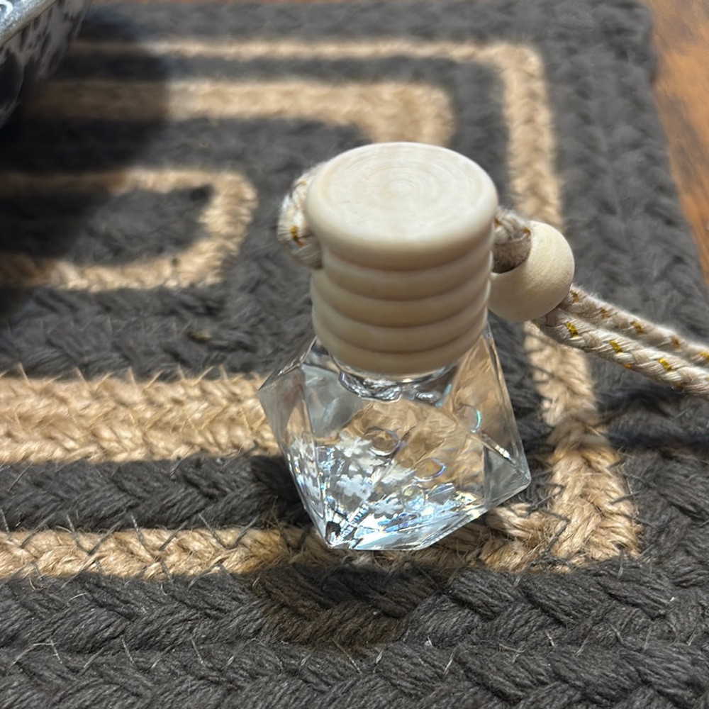 Elegant Clear Glass Perfume Bottle